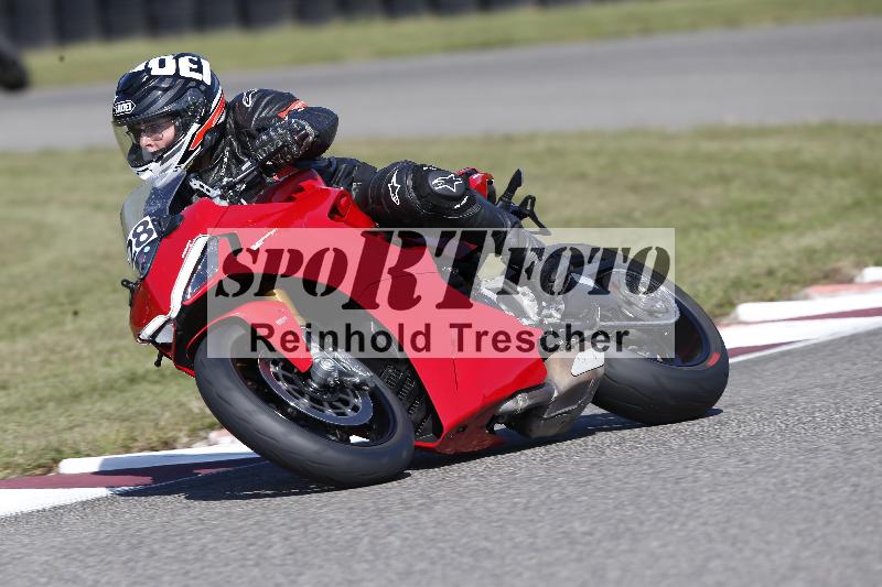 /Archiv-2025/49 26.08.2025 Cornu Master School ADR/blau-bleu/28